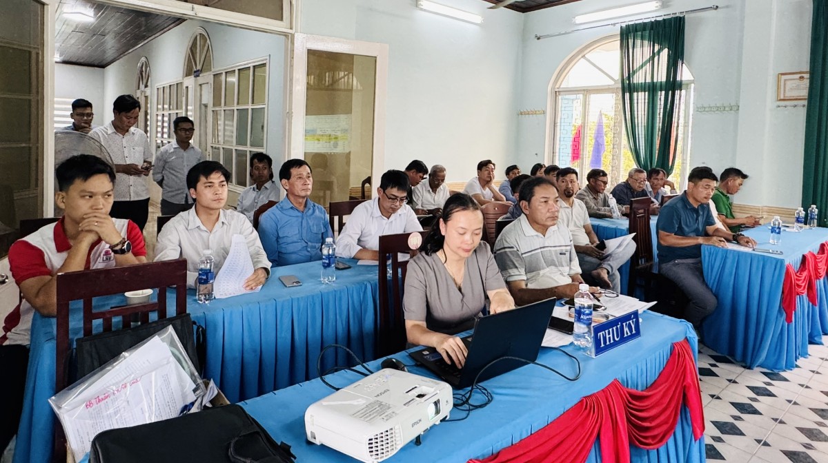 Quang cảnh phiên đấu giá