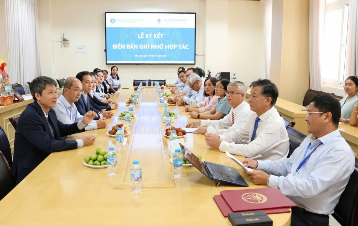 Tăng cường hợp tác đào tạo, nghiên cứu giữa hai trường đại học nông nghiệp trong nước