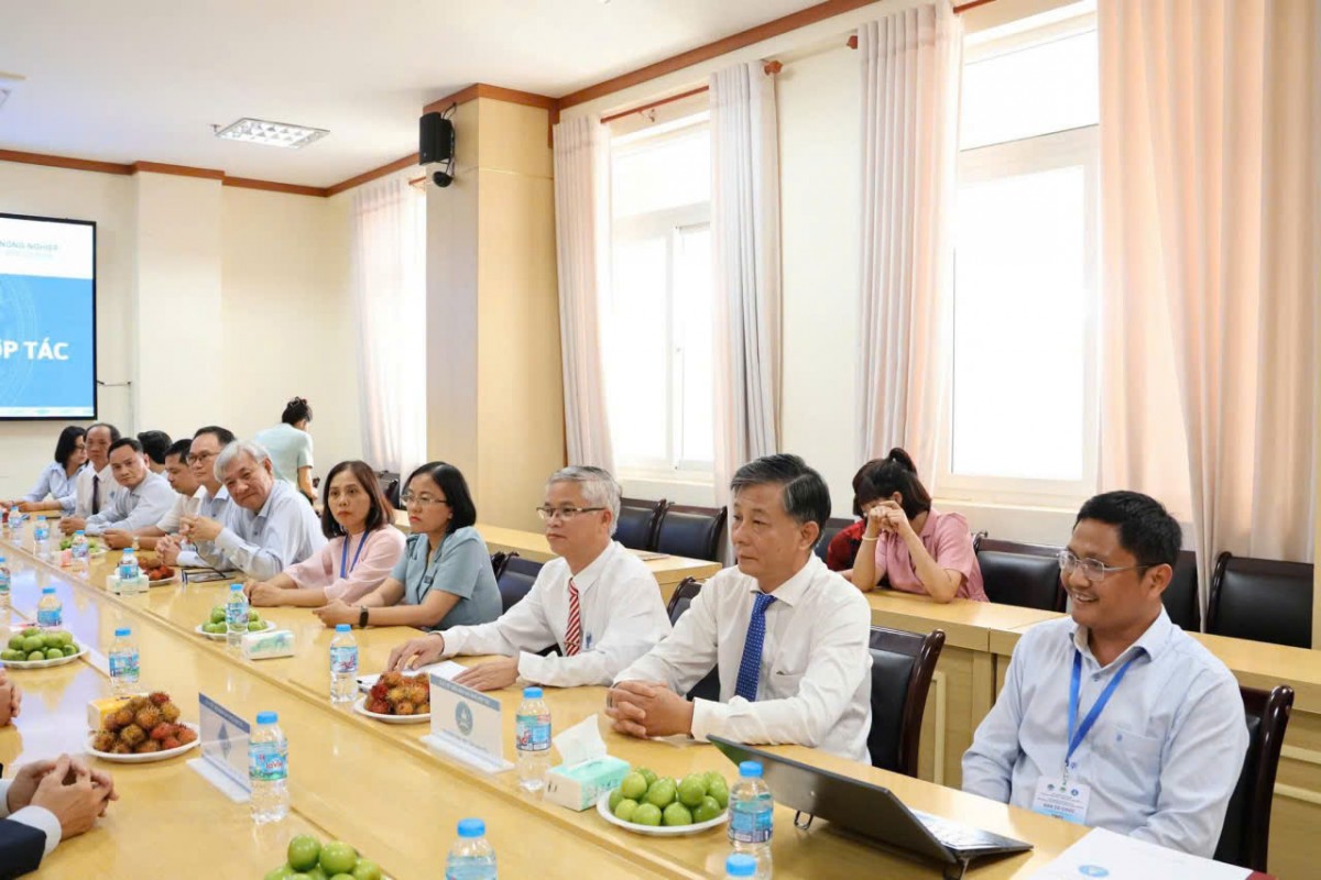 Tăng cường hợp tác đào tạo, nghiên cứu giữa hai trường đại học nông nghiệp trong nước