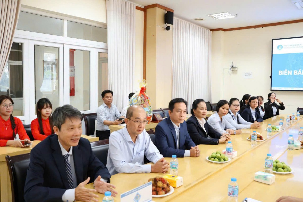 Tăng cường hợp tác đào tạo, nghiên cứu giữa hai trường đại học nông nghiệp trong nước