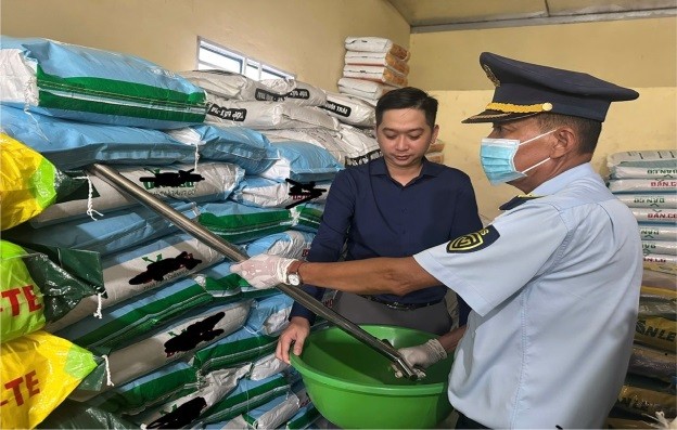 Đồng Tháp xử phạt 3 cơ sở kinh doanh phân bón vi phạm, thu gần 150 triệu đồng