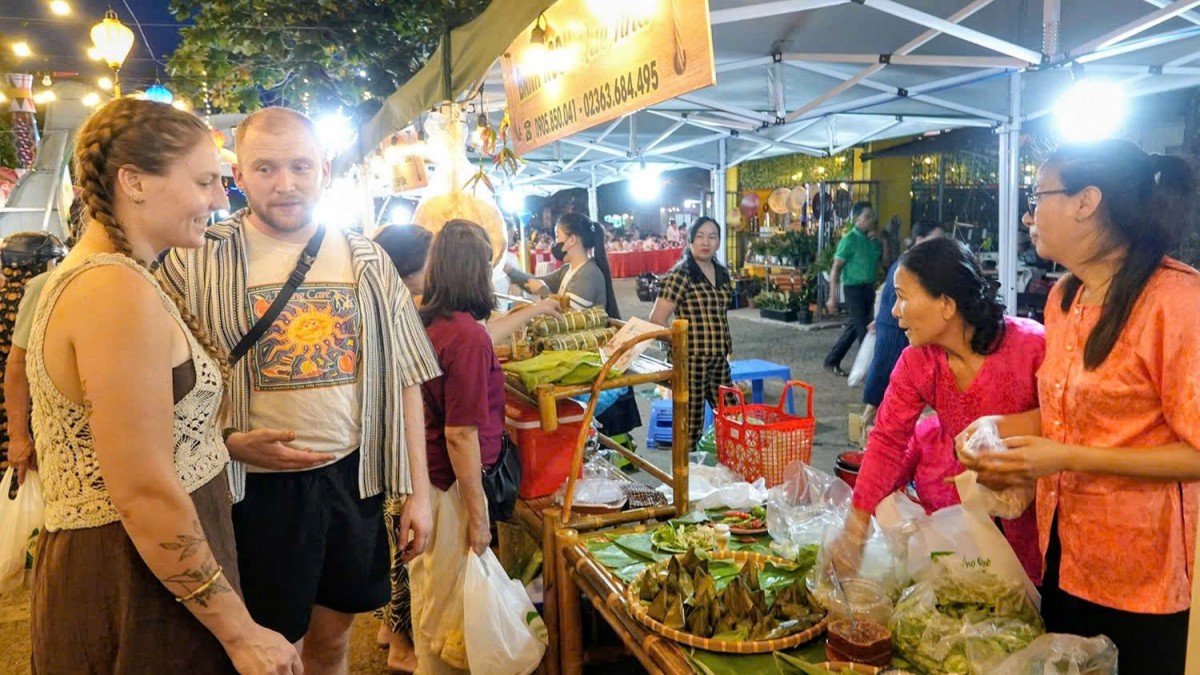 Lan tỏa văn hóa bản địa và giá trị nông sản từ Phiên chợ quê Hòa Vang