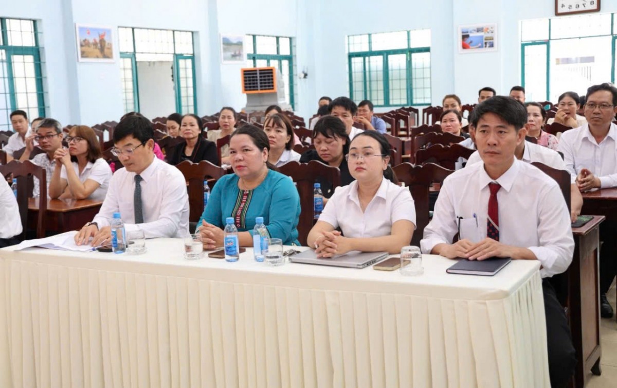 Đảng ủy phường Ea Kao gặp mặt cán bộ thuộc diện Ban Thường vụ Tỉnh ủy điều động công tác