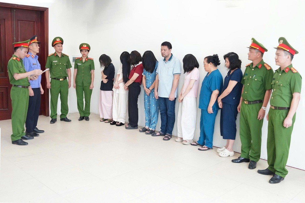 Triệt phá đường dây 'vẽ bệnh', thu lợi bất chính tại Phòng khám đa khoa Y học Nghệ An