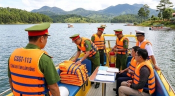 Siết chặt quản lý, bảo đảm an toàn giao thông đường thủy và hoạt động du lịch