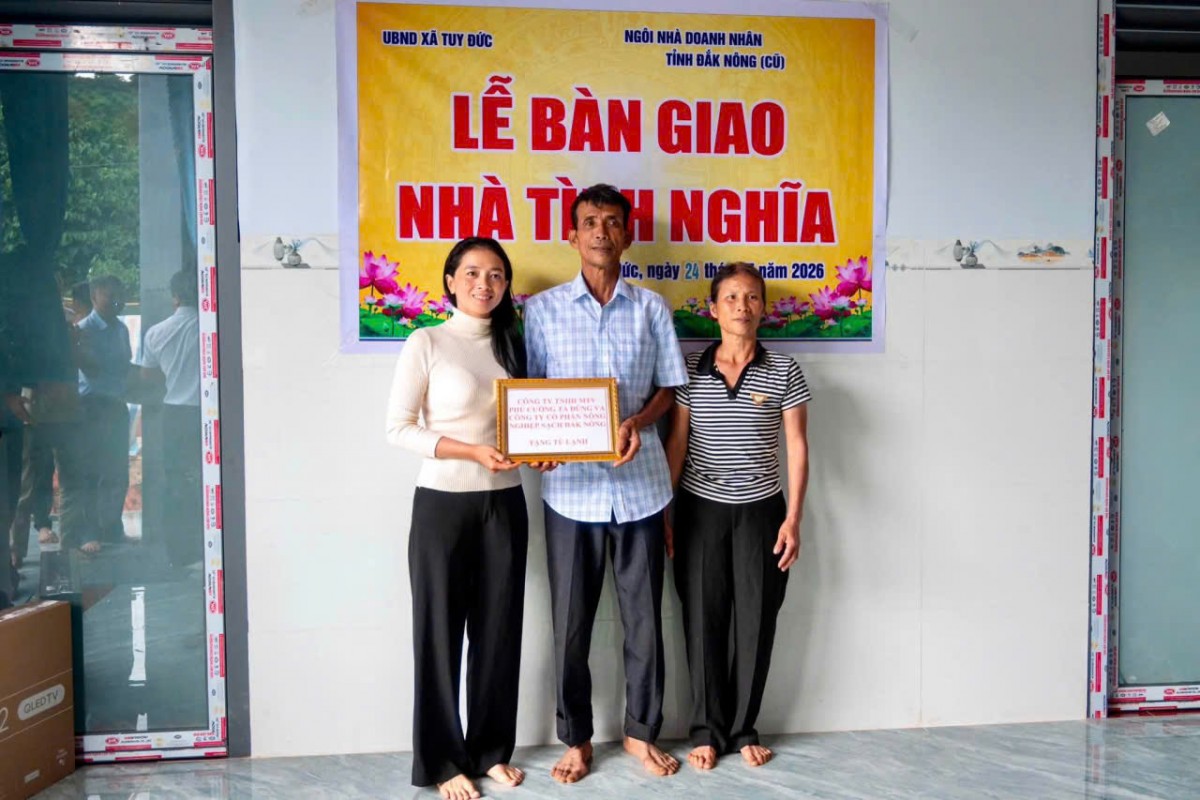 Xã Tuy Đức bàn giao Nhà tình nghĩa cho gia đình có hoàn cảnh khó khăn