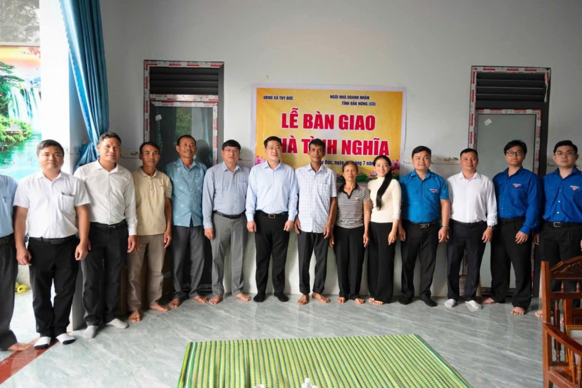 Xã Tuy Đức bàn giao Nhà tình nghĩa cho gia đình có hoàn cảnh khó khăn