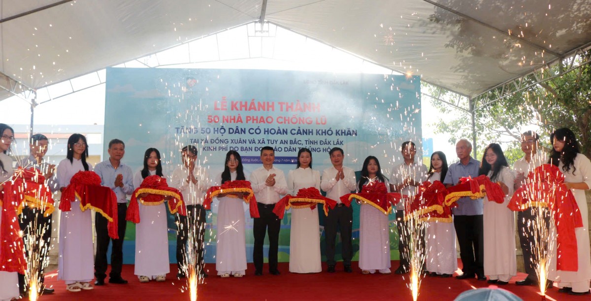 Đắk Lắk: Tặng 50 nhà phao chống lũ cho các hộ dân có hoàn cảnh khó khăn