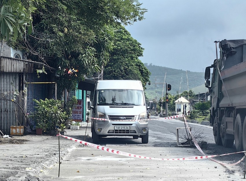 phần sửa chữa được rào chắn. Ảnh: Duy Tùng