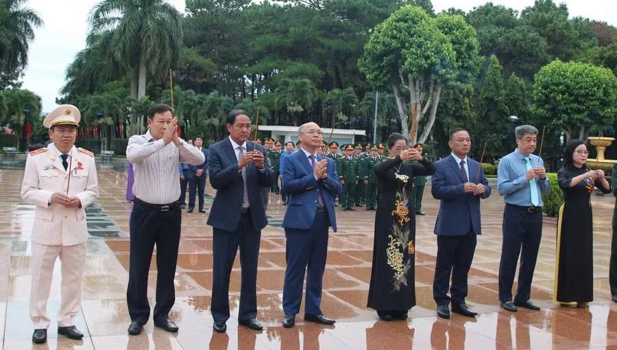 Lãnh đạo tỉnh Đắk Lắk dâng hương, viếng Nghĩa trang Liệt sĩ nhân kỷ niệm 79 năm Ngày 27/7