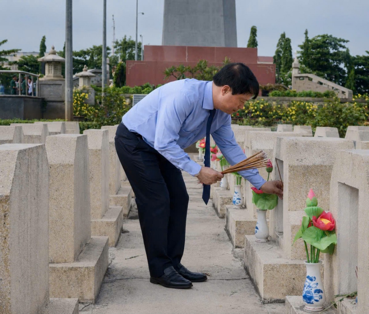 Gia Lai: Lãnh đạo dâng hoa, dâng hương Chủ tịch Hồ Chí Minh và viếng các Anh hùng liệt sĩ