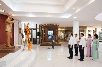 Chủ tịch UBND thành phố Huế dâng hoa, dâng hương tri ân các anh hùng dân tộc