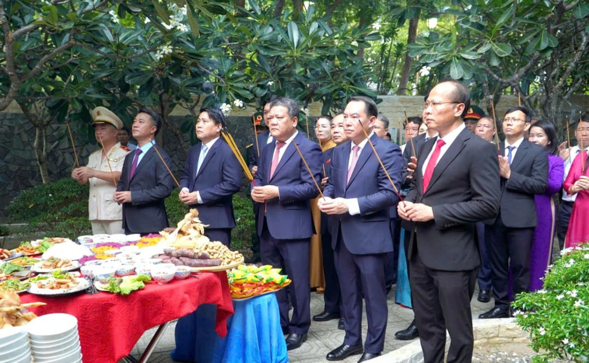 Khánh Hòa dâng hương, dâng hoa tưởng niệm các anh hùng liệt sĩ nhân dịp 27/7