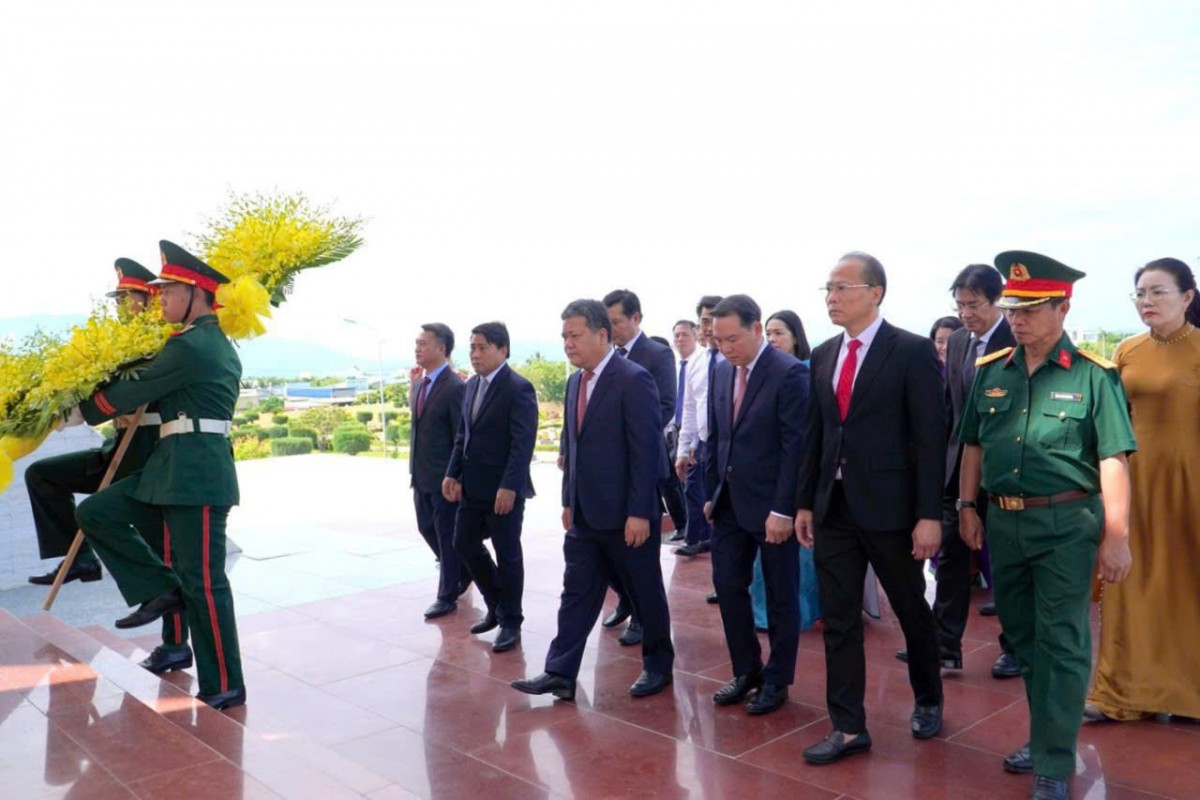 Khánh Hòa dâng hương, dâng hoa tưởng niệm các anh hùng liệt sĩ nhân dịp 27/7