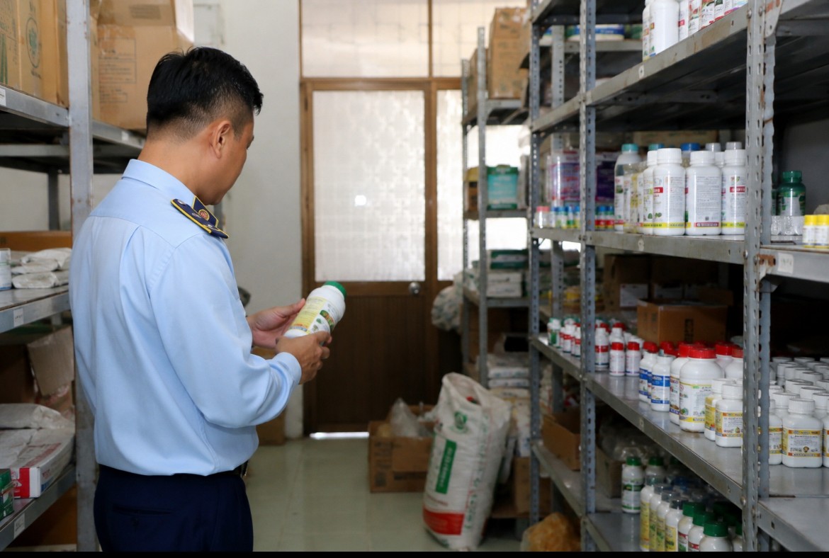 Siết chặt quản lý thuốc thú y, xử lý nghiêm thuốc giả, thuốc cấm và vi phạm trên môi trường mạng