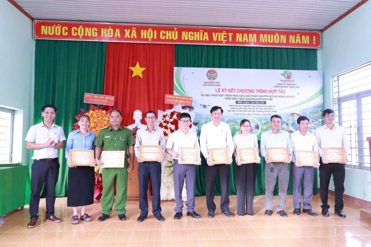Hợp tác đưa AI và sàn thương mại điện tử đến với nông dân