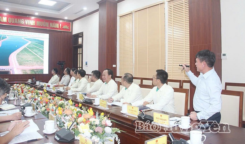 Quang cảnh buổi làm việc. Ảnh: Báo Hưng Yên.