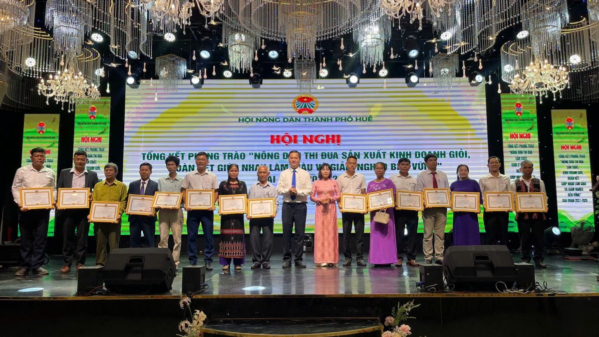 Nông dân Tp. Huế thi đua làm giàu, góp sức xây dựng nông thôn mới