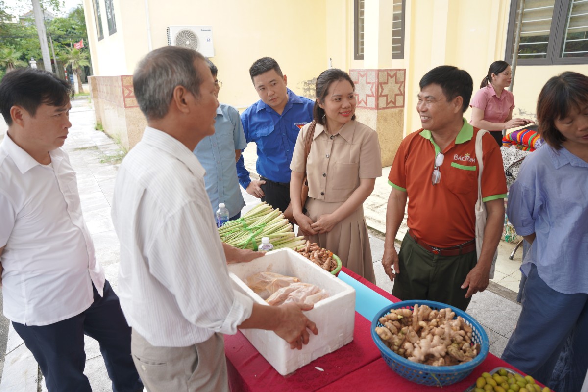 Kết nối doanh nghiệp, củng cố nền tảng sản xuất hữu cơ tại Tân Lạc