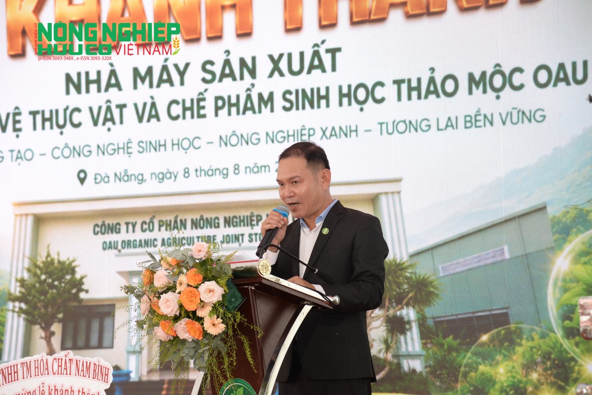 Ông Huỳnh Thái Nguyên, Phó Tổng giám đốc Công ty Cổ phần Nông nghiệp Hữu cơ OAU, phát biểu tại lễ khánh thành, nhấn mạnh đây là cột mốc quan trọng hiện thực hóa tâm huyết gần 20 năm nghiên cứu, đưa giải pháp sinh học thảo mộc phục vụ nền nông nghiệp xanh 