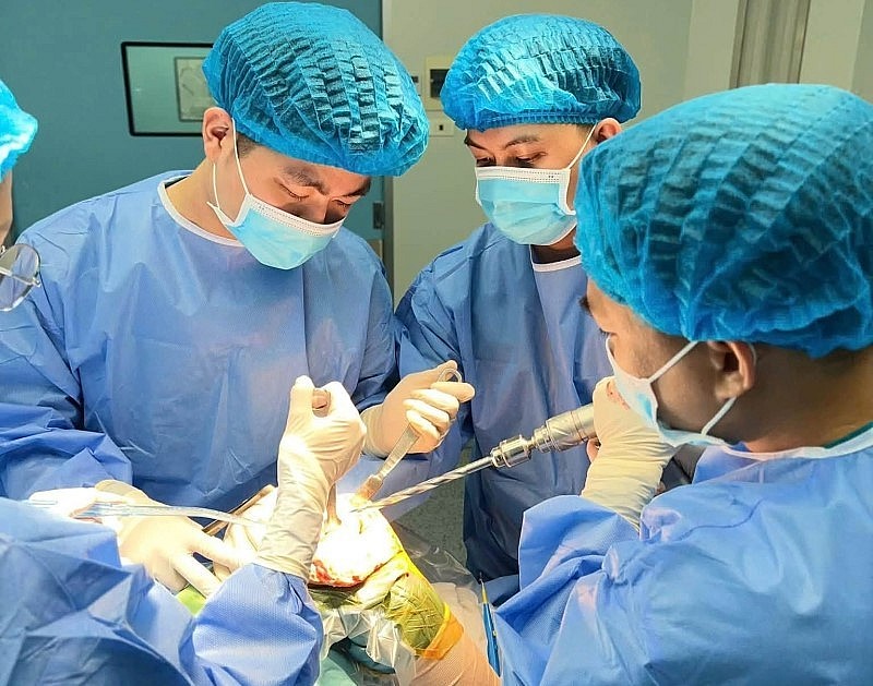 Hà Tĩnh: Thay khớp gối bảo tồn cơ bằng kỹ thuật Subvastus
