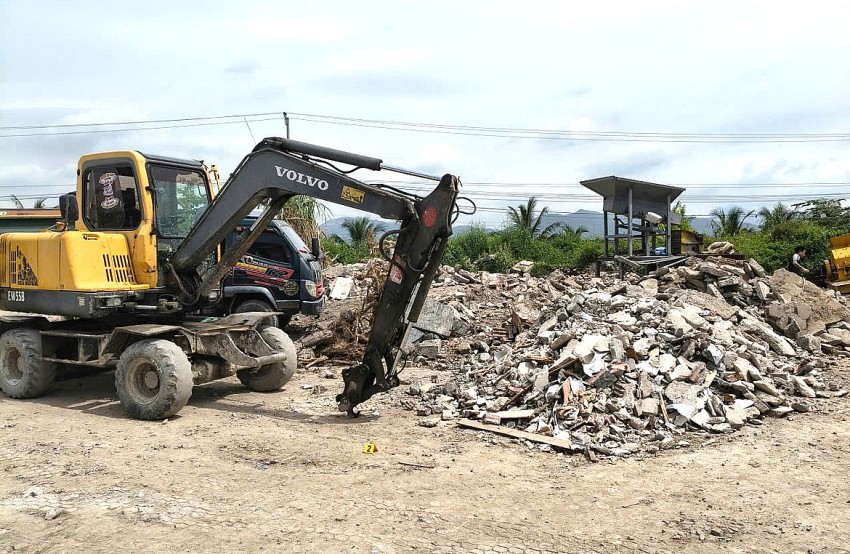 Quảng Ninh: Khởi tố người tập kết hơn 163 tấn chất thải trên đất trồng lúa