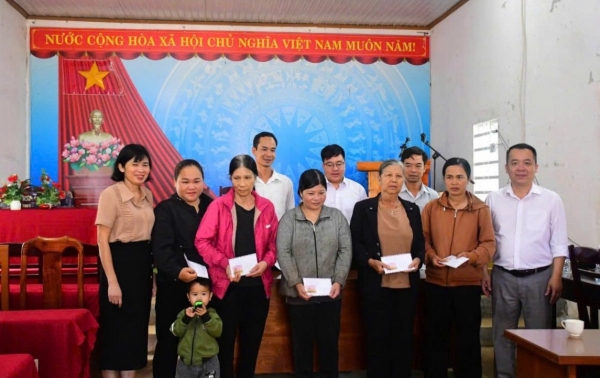 Lâm Đồng: Xã Đức An trao kinh phí hỗ trợ cho các hộ nghèo, cận nghèo