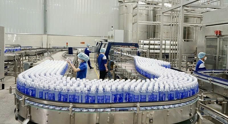 Tăng cường giám sát việc chấp hành quyết định đình chỉ hoạt động các cơ sở sản xuất nước uống đóng chai