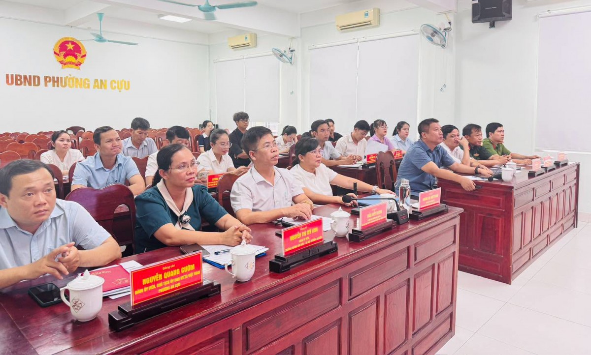 Quang cảnh cuộc họp