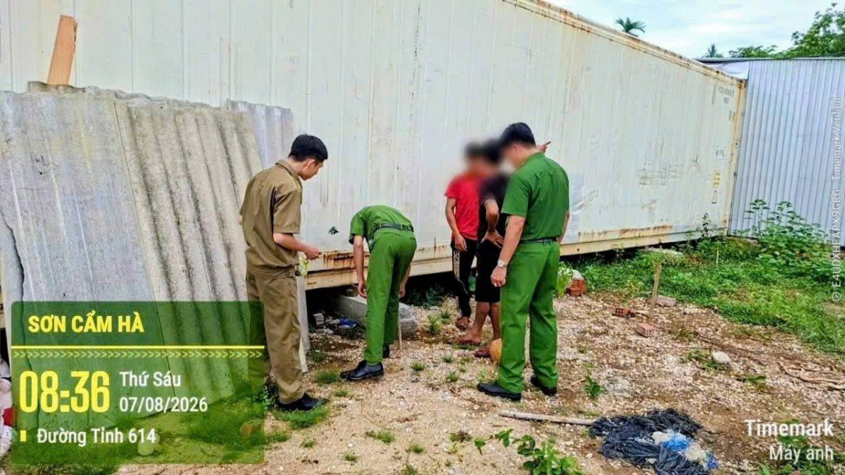 Công an xã Sơn Cẩm Hà tăng cường kiểm tra, rà soát tại các khu vực tiềm ẩn nguy cơ phức tạp về ma túy, góp phần chủ động phát hiện và xử lý vi phạm ngay từ cơ sở.