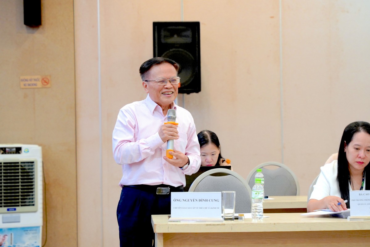 Chuyên gia kinh tế Nguyễn Đình Cung cho rằng việc chuyển đổi hộ kinh doanh thành doanh nghiệp phải dựa trên lợi ích và sự lựa chọn tự nguyện.