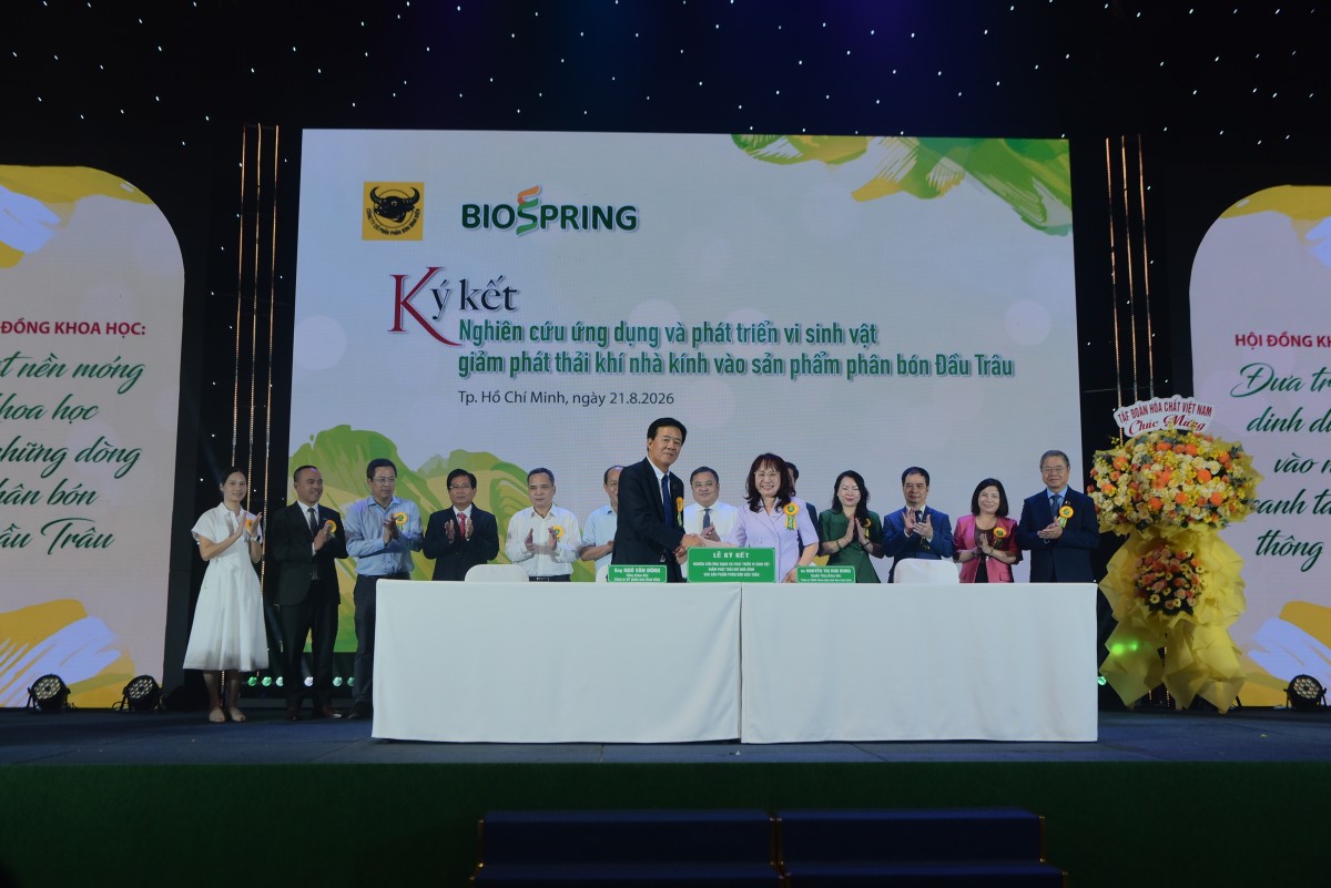 Công ty CP Phân bón Bình Điền ký kết thỏa thuận hợp tác chiến lược với Công ty TNHH Công nghệ sinh học Mùa Xuân, BioSpring, về nghiên cứu, ứng dụng và phát triển vi sinh vật giúp giảm phát thải khí nhà kính trong các sản phẩm phân bón Đầu Trâu.