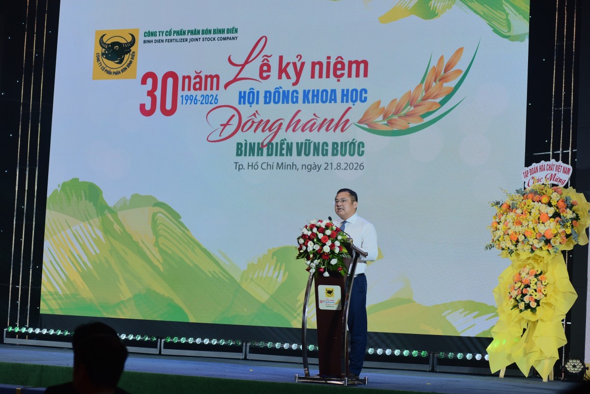 Đại diện lãnh đạo Tập đoàn Hóa chất Việt Nam phát biểu tại buổi lễ.