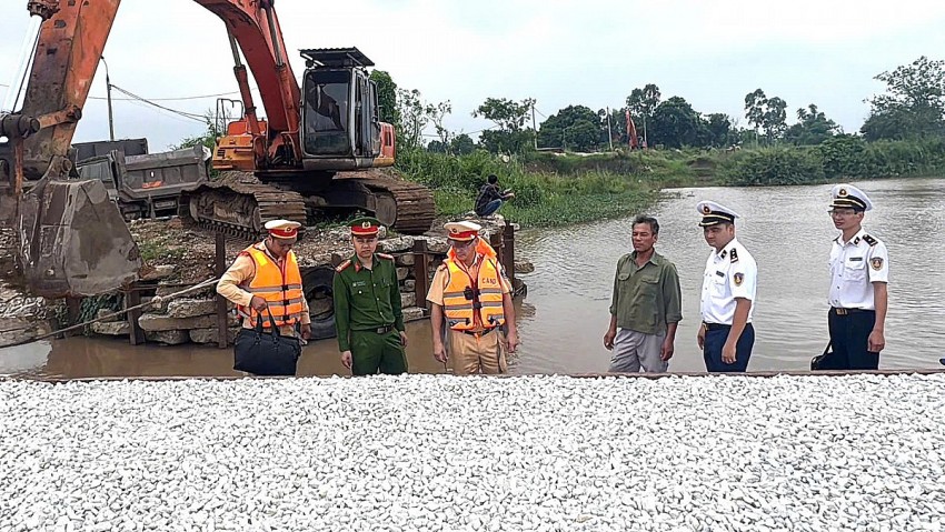 Hưng Yên: Kiểm tra các điểm xung yếu trên sông Luộc trước mùa mưa lũ