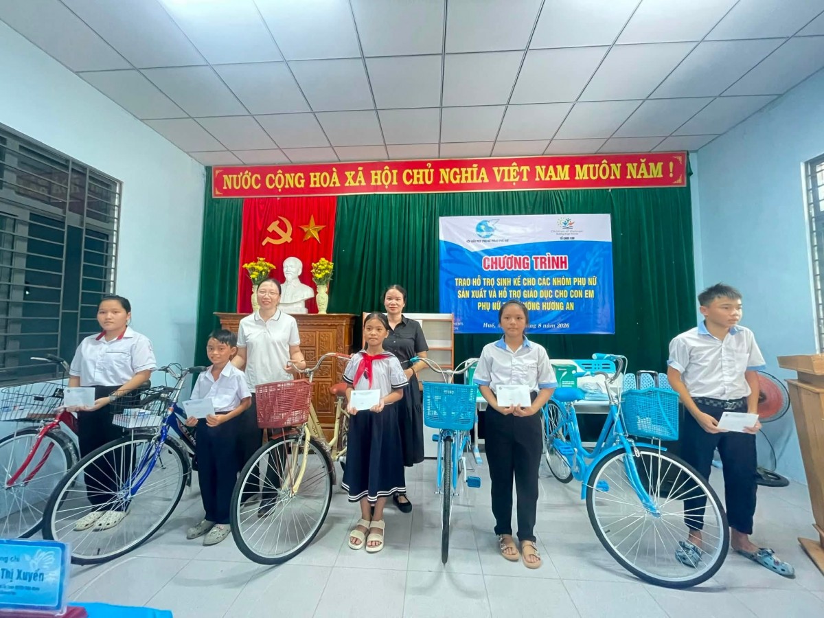 Trao tặng xe đạp