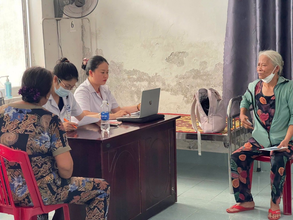 cán bộ y tế