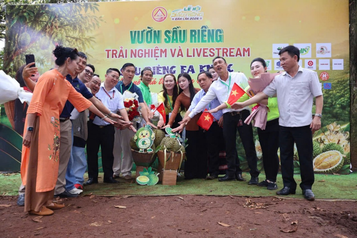 Bí thư Đảng ủy xã Ea Knuếc tham gia 