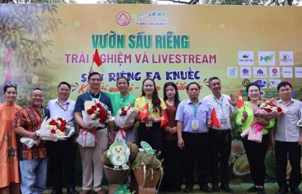 Bí thư Đảng ủy xã Ea Knuếc tham gia "chốt" đơn sầu riêng tại phiên livestream