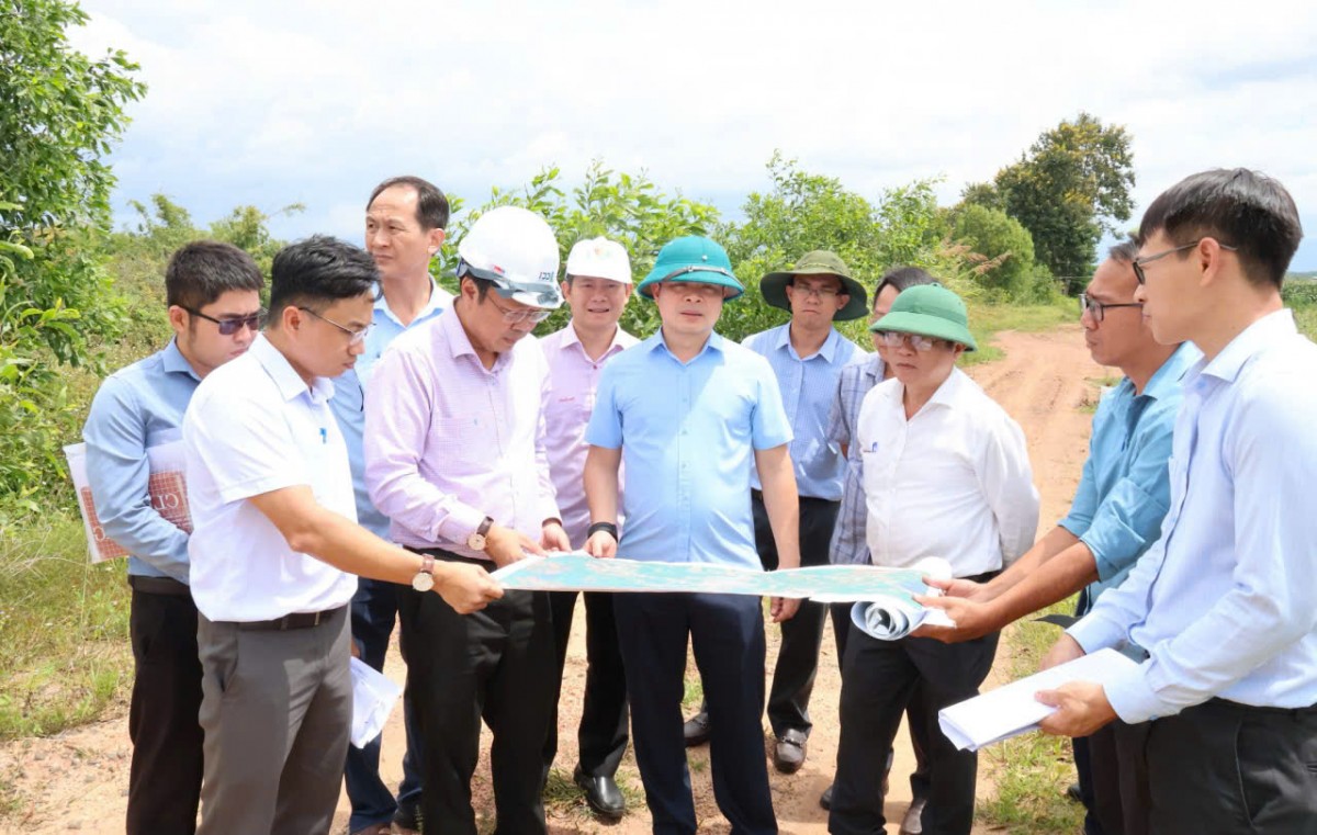 Rà soát, tháo gỡ vướng mắc dự án kè chống sạt lở sông Krông Pách xây dựng đê bao ngăn lũ