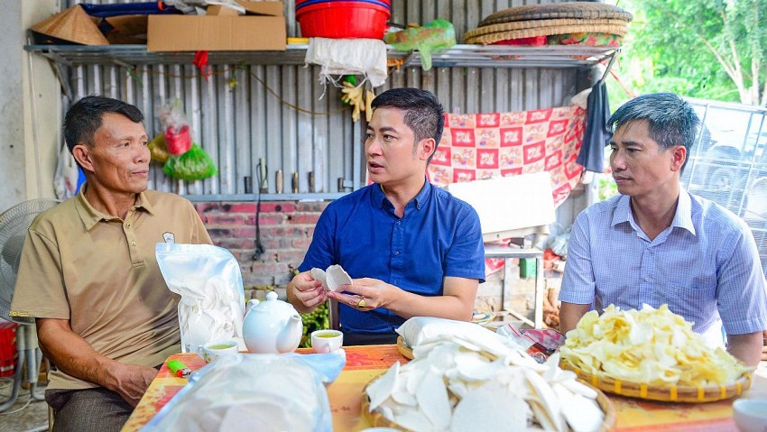 Ông Đoàn Văn Trường cho rằng củ mài nếu được khai thác hiệu quả sẽ đem lại giá trị kinh tế cao giúp bà con nơi đây thoát nghèo. 