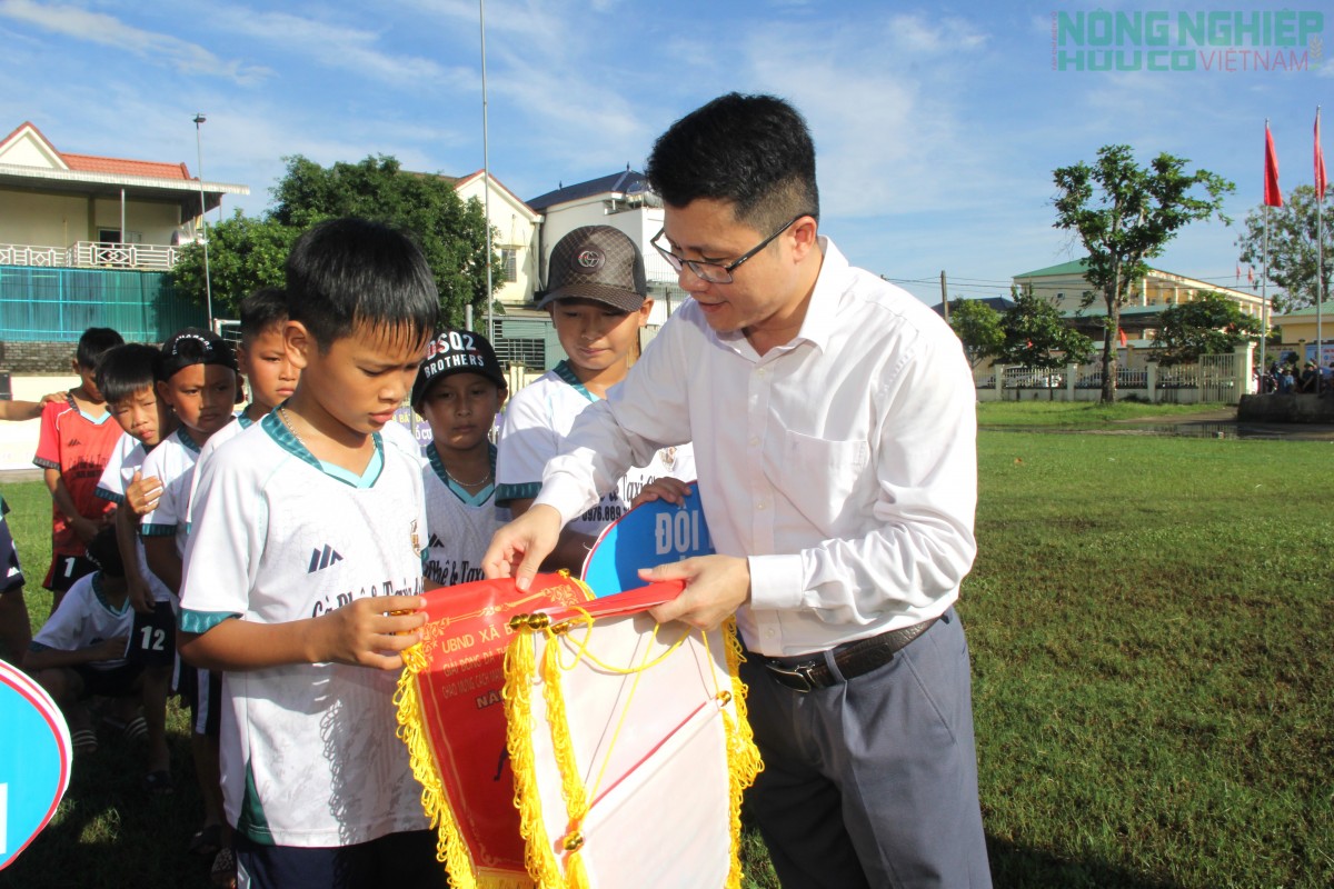 Xã Bình Minh từng bừng khai mạc giải bóng đá thiếu niên, nhi đồng chào mừng Quốc khánh 2/9