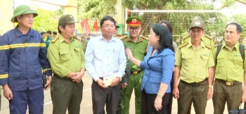 Phó Bí thư thường trực tỉnh ủy Đắk Lắk thăm, động viên các lực lượng tham gia chữa cháy rừng