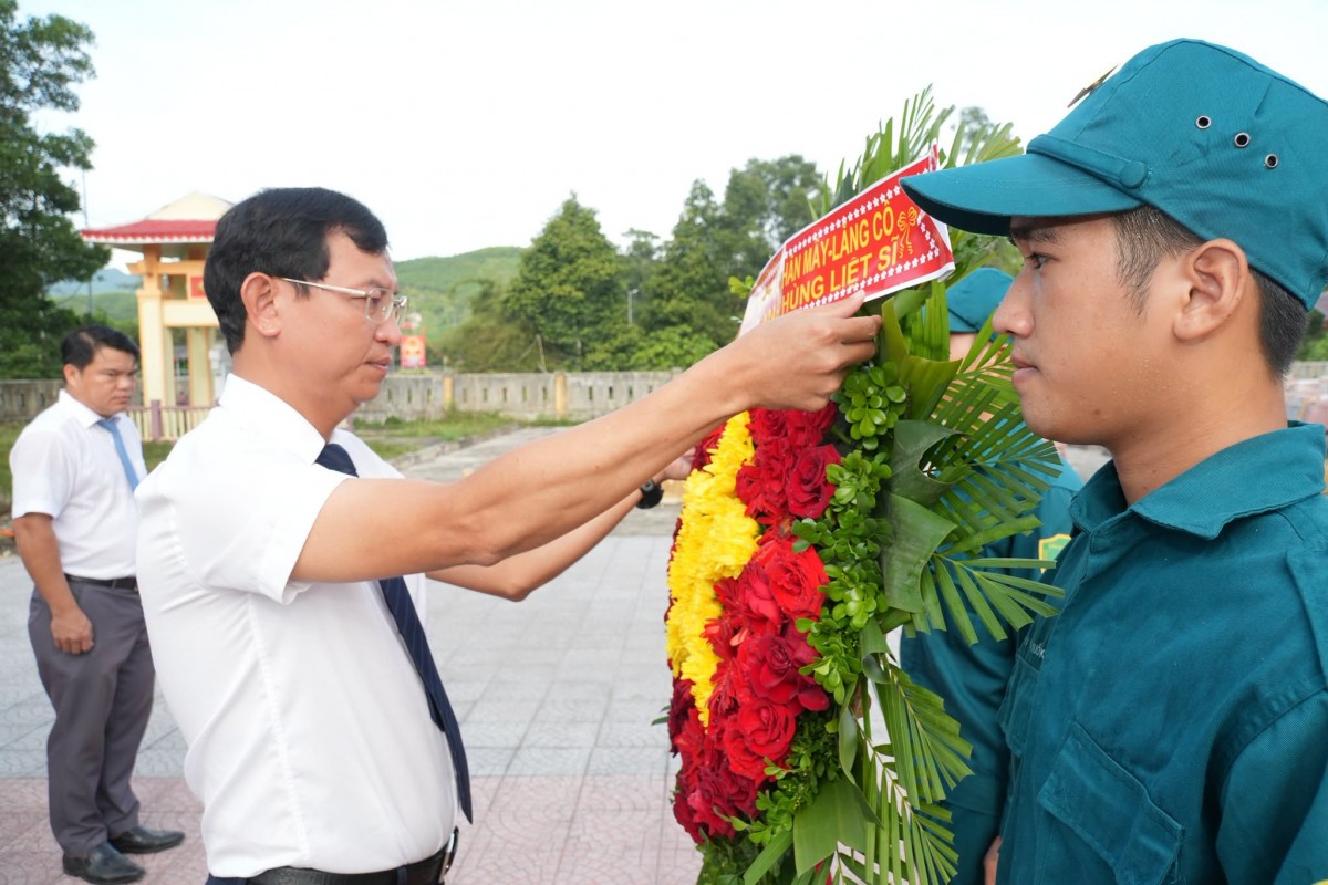 Từ những nén tâm hương đến trách nhiệm gìn giữ giá trị hôm nay dâng hương tưởng nhớ