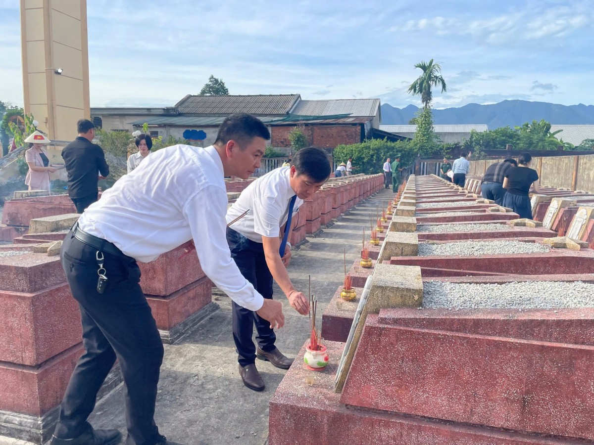 Từ những nén tâm hương đến trách nhiệm gìn giữ giá trị hôm nay Từ những nén tâm hương đến trách nhiệm gìn giữ giá trị hôm nay
