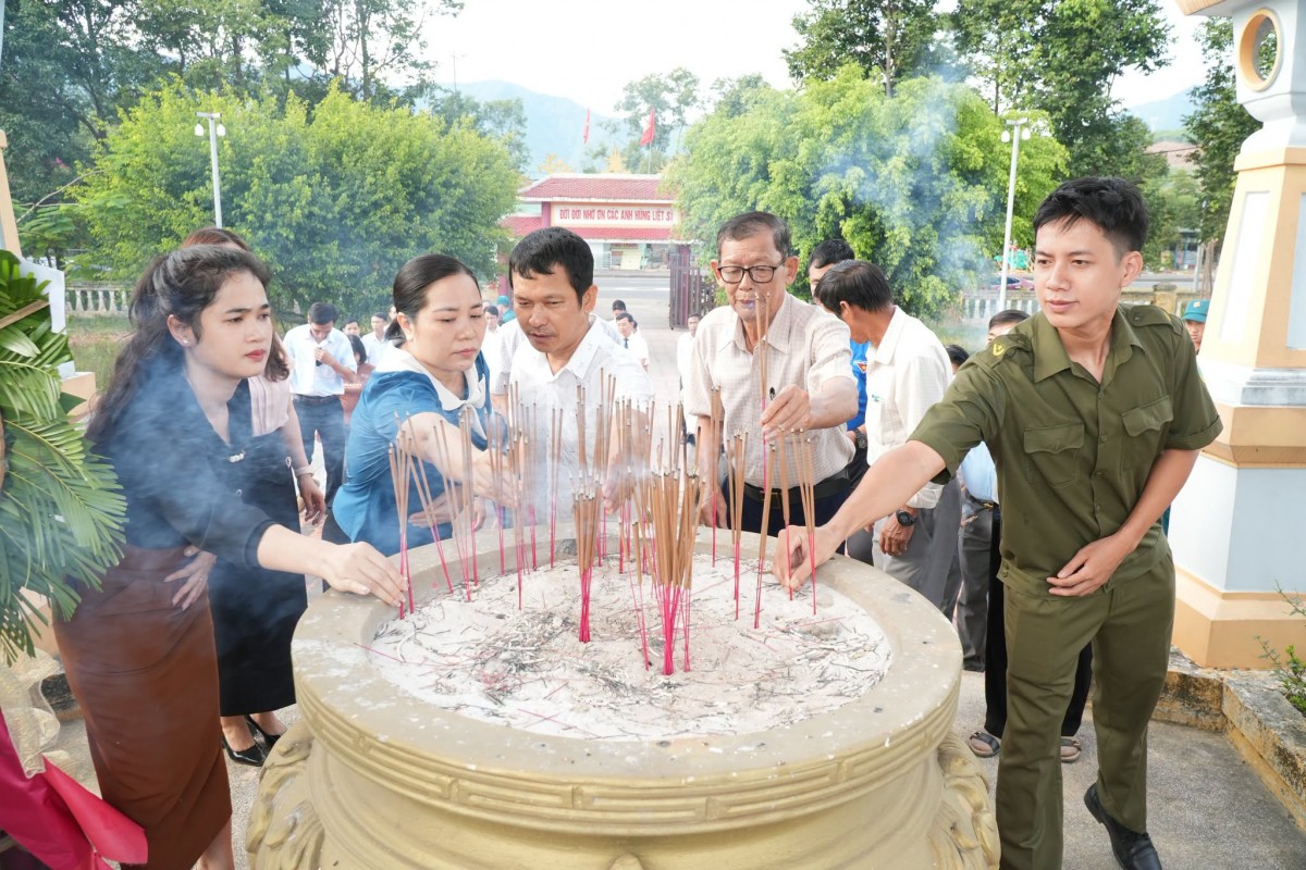 Từ những nén tâm hương đến trách nhiệm gìn giữ giá trị hôm nay trách nhiệm với tương lai