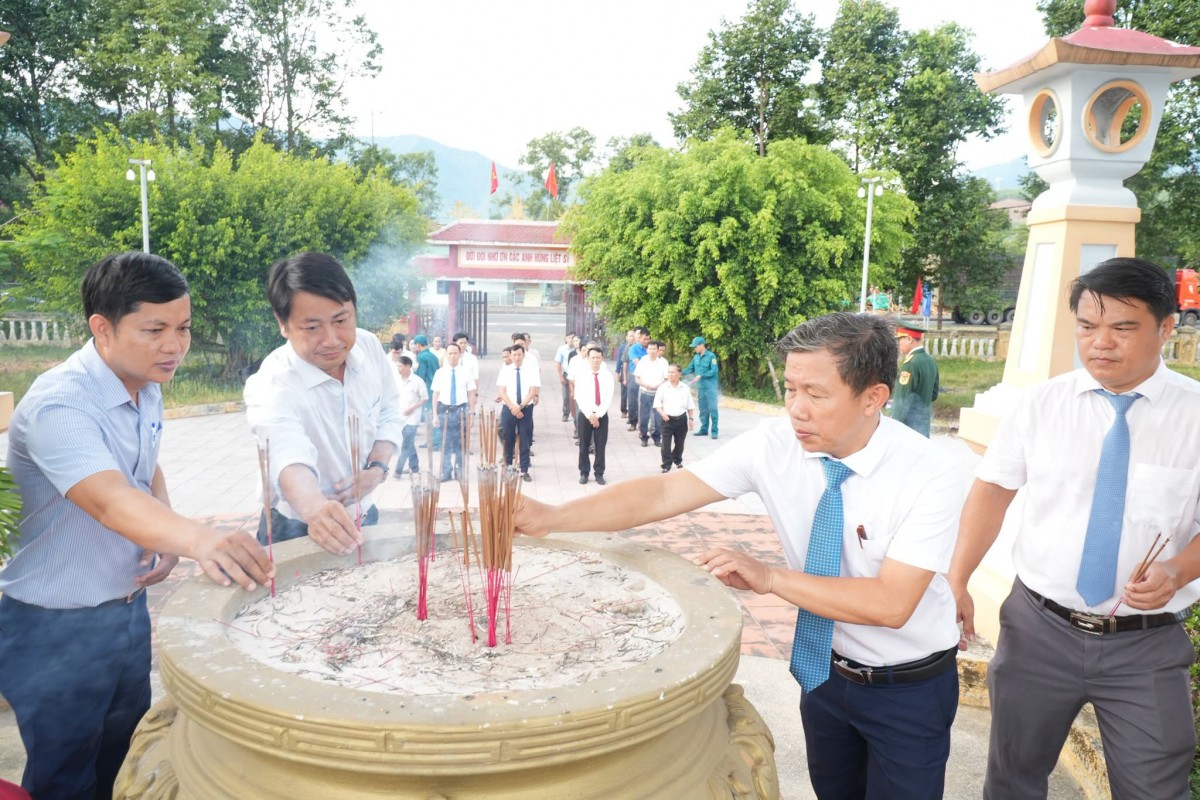 Từ những nén tâm hương đến trách nhiệm gìn giữ giá trị hôm nay dâng hương tưởng nhớ