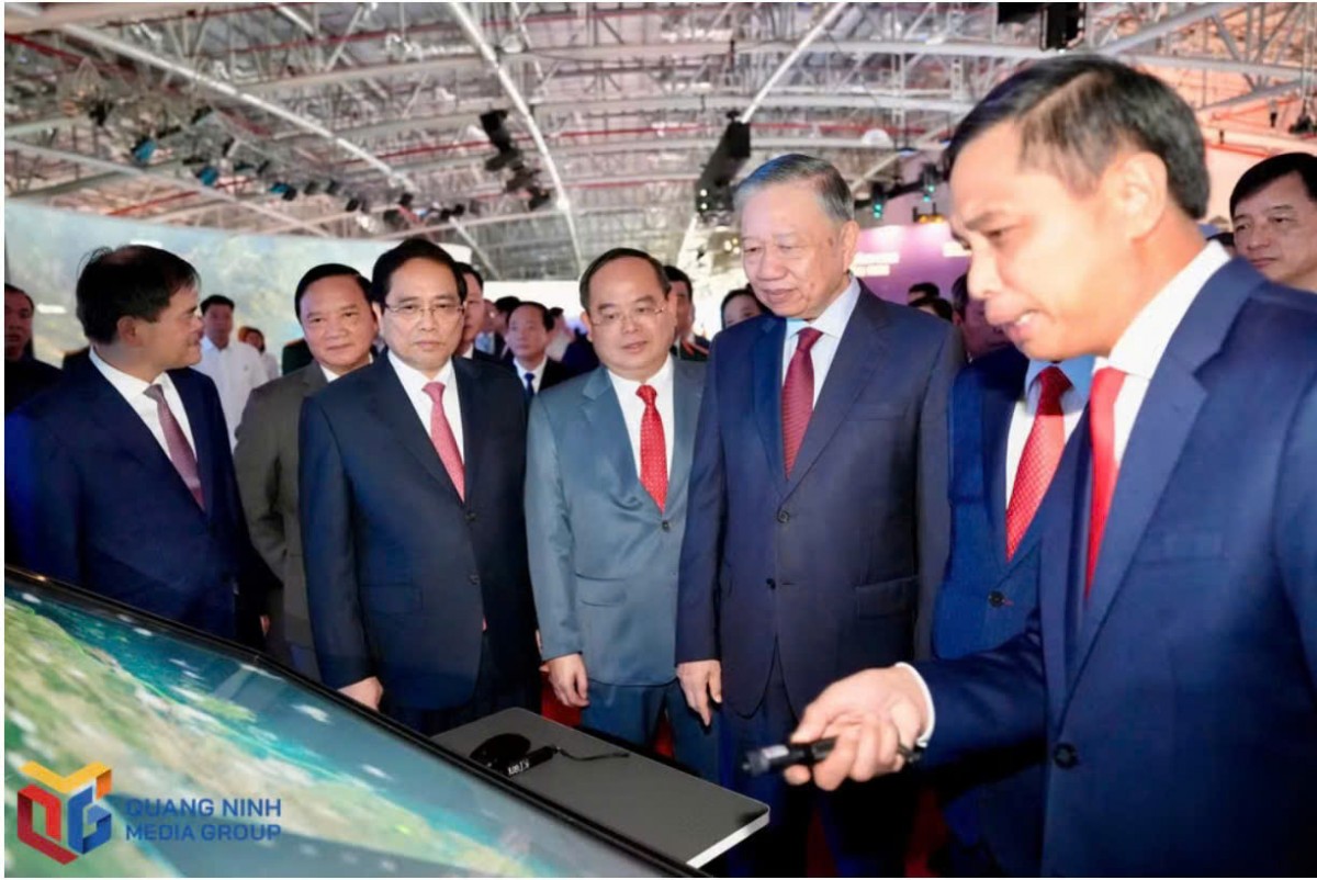 Tổng Bí thư, Chủ tịch nước Tô Lâm cùng các đại biểu tham quan triển lãm Quy hoạch thành phố Quảng Ninh.