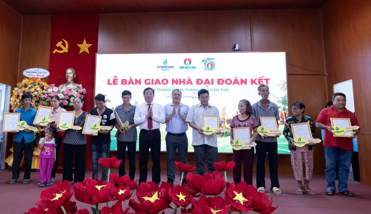 Phân bón Cà Mau trao tặng 55 mái ấm tại xã Thạnh Xuân, thành phố Cần Thơ