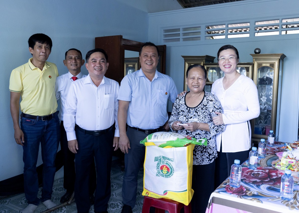 Phân bón Cà Mau trao tặng 55 mái ấm tại xã Thạnh Xuân, thành phố Cần Thơ