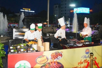 Hải Phòng chính thức "thắp sáng" phố đi bộ ẩm thực đêm